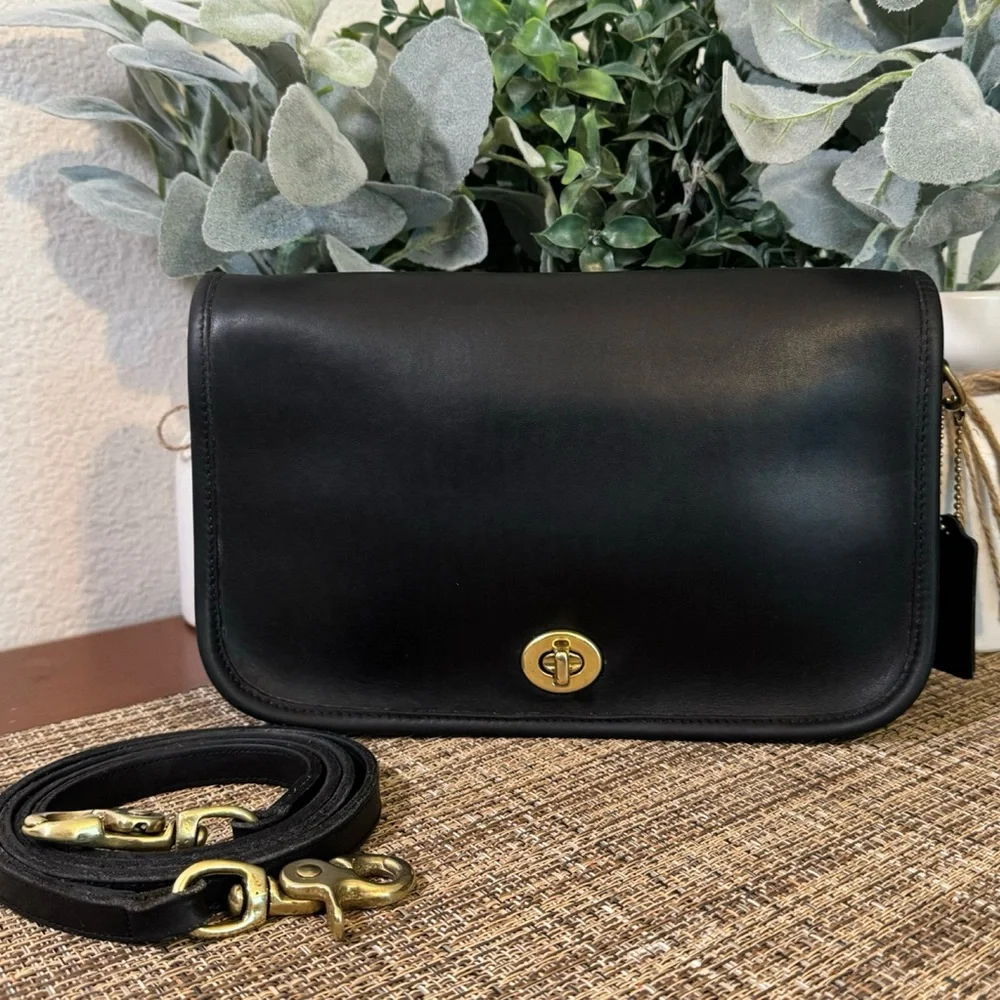 ❤️SOLD❤️Vintage Coach Black Pocket Purse 9755 - Picture 1 of 8